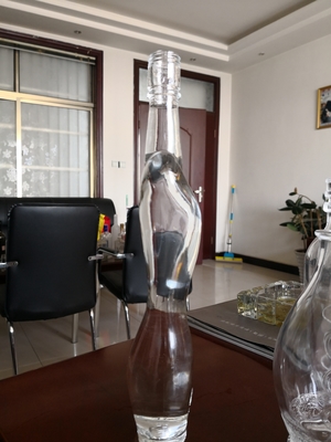 350 ml 500 ml 750 ml Bouteille en verre en forme de corps de femme personnalisée