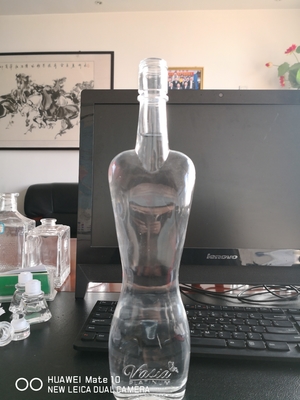 350 ml 500 ml 750 ml Bouteille en verre en forme de corps de femme personnalisée