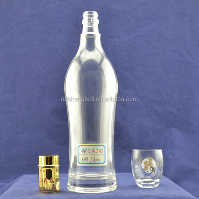 Bouteille de vodka en verre transparent fabriquée en Ukraine avec un design glacé au CIF