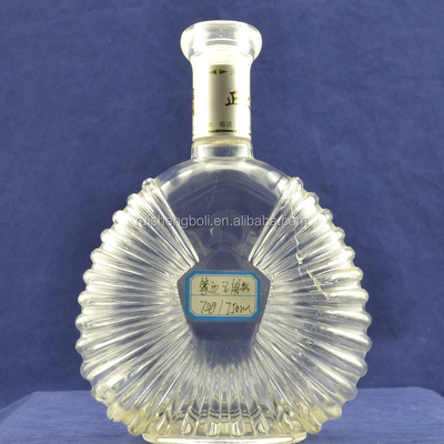 Bouteille de vodka en verre transparent fabriquée en Ukraine avec un design glacé au CIF