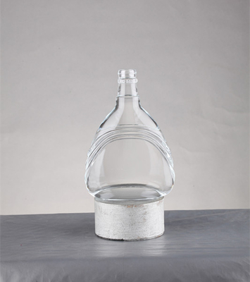 Bouteille en verre de vodka pour le traitement des surfaces rondes