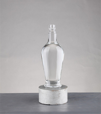 Bouteille en verre de vodka pour le traitement des surfaces rondes