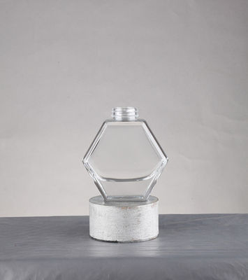 Bouteille en verre de vodka pour le traitement des surfaces rondes