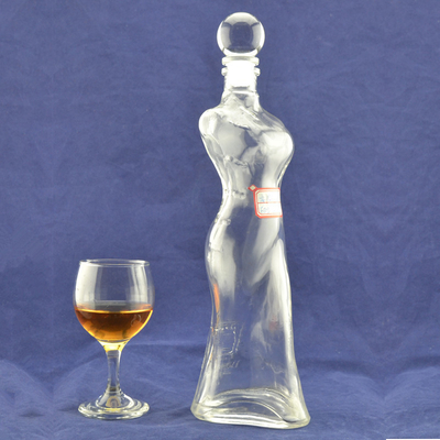 Decal Surface Handling Vodka Bouteille en verre pour la forme du corps des femmes en matériau blanc cristallin