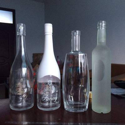 Bouteilles en verre de vodka glacée Conditions FOB et matériau à haute teneur en silex