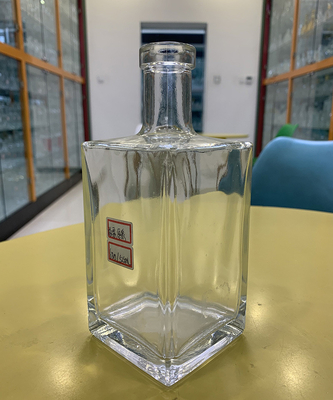 500 ml 700 ml 750 ml 1L Bouteille en verre unique en forme carrée pour les jus de vodka