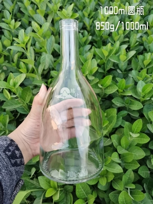 Bouteilles en verre personnalisées carrées pour les spiritueux Vodka Gin Rum Whisky 700 ml liège