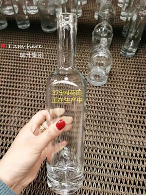Bouteille en verre de flint blanc supplémentaire 350 ml 500 ml 700 ml 750 ml Vodka Gin Whiskey Liquor Bouteille en verre