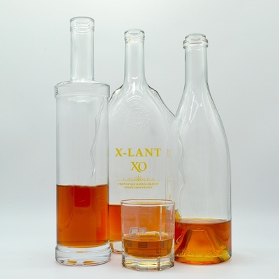 Bouteille d'alcool en verre à haute capacité pour alcool/alcool liquide/XO/brandy avec couvercle en verre super flint