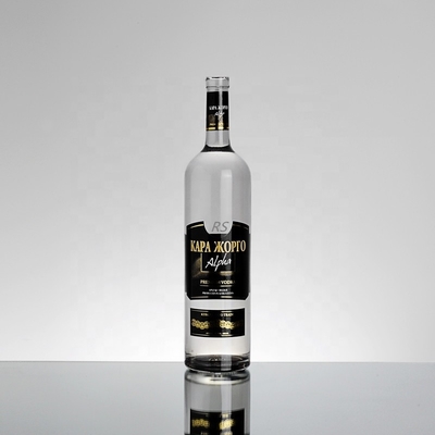 Bouteille en verre gravée pour 500 ml 700 ml Capacité étiquette privée Spray Vodka Liquor