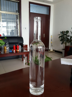 Bouteille en verre gravée pour 500 ml 700 ml Capacité étiquette privée Spray Vodka Liquor