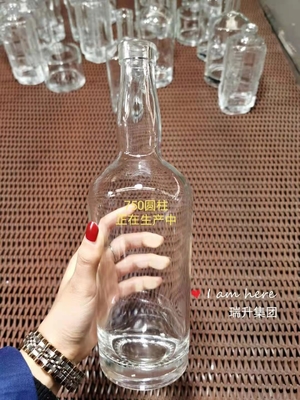 Bouteilles en verre Super Flint pour la vodka et le whisky en liquide de 500 ml, 700 ml et 75 cl