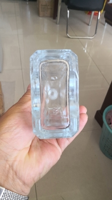 Matériau blanc cristallin Bouteille de verre carrée 500 ml pour les spiritueux Gin Rum Vodka Whisky