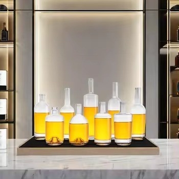 Bouteille en verre personnalisée de 1000 ml de 750 ml de 700 ml de 500 ml pour les boissons alcoolisées Vodka Gin Whiskey Norme CE