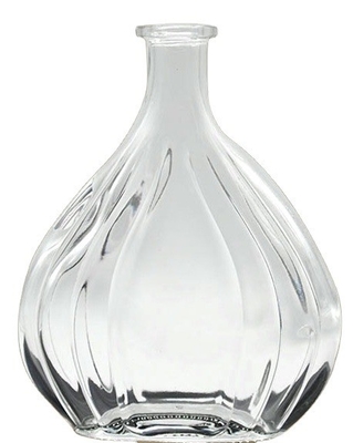 Bouteille en verre blanc cristallin pour boissons de design élégant 500 ml 750 ml Vodka Whiskey Brandy