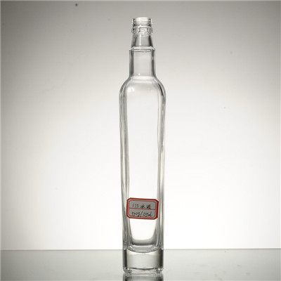 Des bouteilles d'huile d'olive de 500 ml pour les besoins de distribution