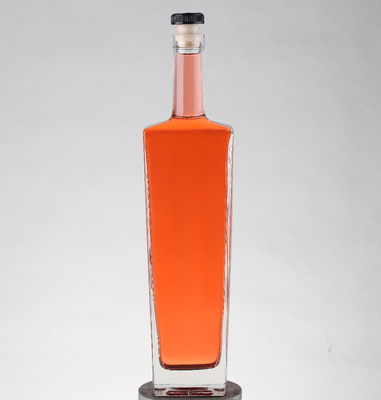 Traitement de surface par estampage à chaud Super Flint Gin de première qualité Vodka 750 ml Bouteille en verre carré FOB