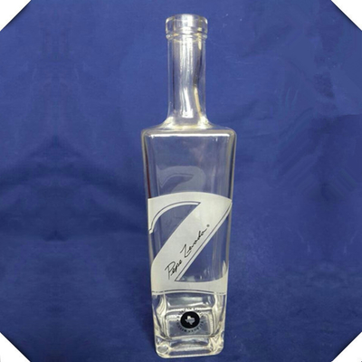 Traitement de surface par estampage à chaud Super Flint Gin de première qualité Vodka 750 ml Bouteille en verre carré FOB