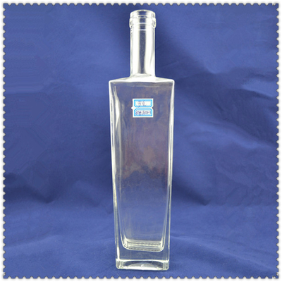 Traitement de surface par estampage à chaud Super Flint Gin de première qualité Vodka 750 ml Bouteille en verre carré FOB