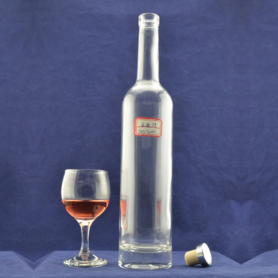 Bouteille en verre d'alcool haute et mince pour le whisky/brandy/vodka scellée avec un bouchon qui tourne