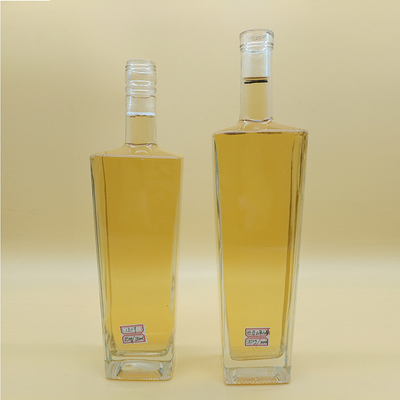 Matériau en verre Super Flint 750 ml Bouteille en verre à vis à capuche Gin pour la fabrication de liqueurs