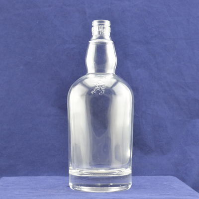 Matériau de verre en flint en relief haute Tour Eiffel Bouteille en verre en forme de liqueur avec liège