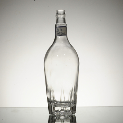 Les fabricants de bouteilles offrent des bouteilles en verre de whisky de 750 ml avec un matériau en verre super flint