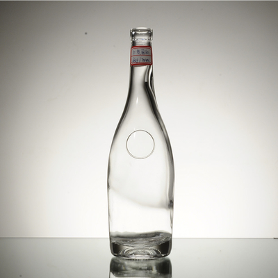 Les fabricants de bouteilles offrent des bouteilles en verre de whisky de 750 ml avec un matériau en verre super flint
