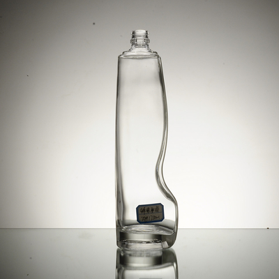 Les fabricants de bouteilles offrent des bouteilles en verre de whisky de 750 ml avec un matériau en verre super flint