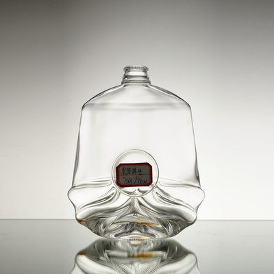 Les fabricants de bouteilles offrent des bouteilles en verre de whisky de 750 ml avec un matériau en verre super flint