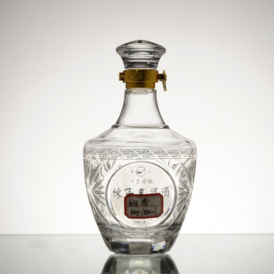 500 ml de glace sur la surface de manipulation en forme de papillon Bouteille en verre de whisky pour emballage de vodka