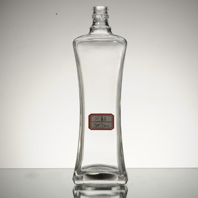 500 ml de glace sur la surface de manipulation en forme de papillon Bouteille en verre de whisky pour emballage de vodka
