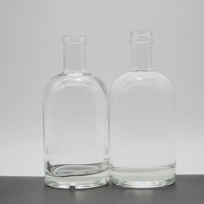 Bouteille à vis de 700 ml Whisky Bouteilles de verre vides claires pour le vin OEM / ODM Bienvenue