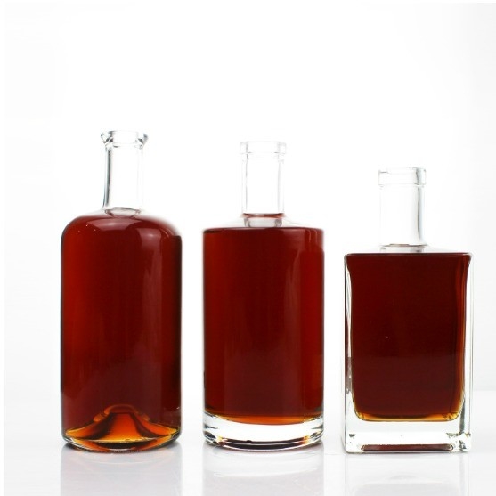 Des bouteilles de rhum 500ml, 700ml et 750ml avec un savoir-faire exquis.