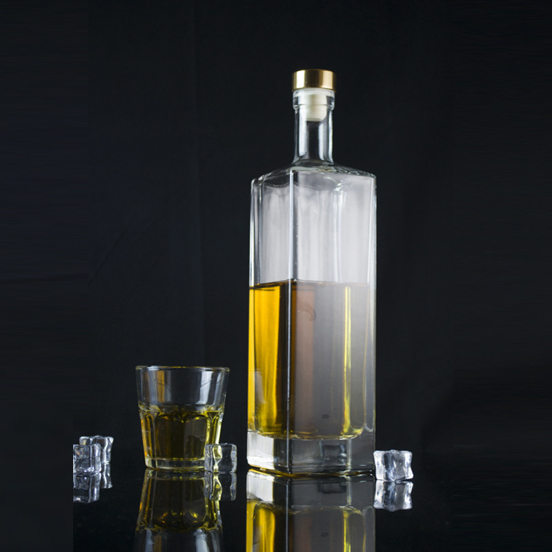 500 ml 750 ml 1000 ml Bouteille en verre de gin, de rhum, de whisky et de liqueur claire avec type de joint de liège