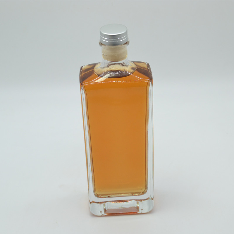 Matériau en verre à haute teneur en silex 500 ml Bouteille de verre de vodka blanche claire et vide avec liège 750 ml