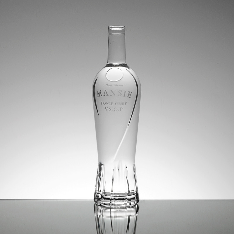 Assurance du commerce Matériau en verre à haute résine 750 ml Bouteille de vodka claire pour un grand événement
