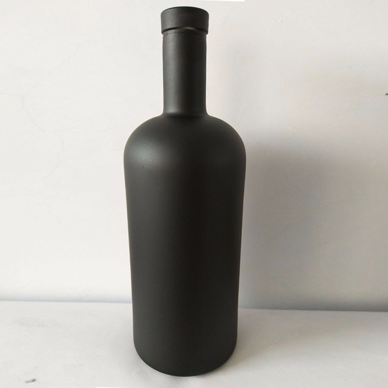 Bouteille en verre de whisky de 750 ml noir avec surface décale et système de fermeture en liège