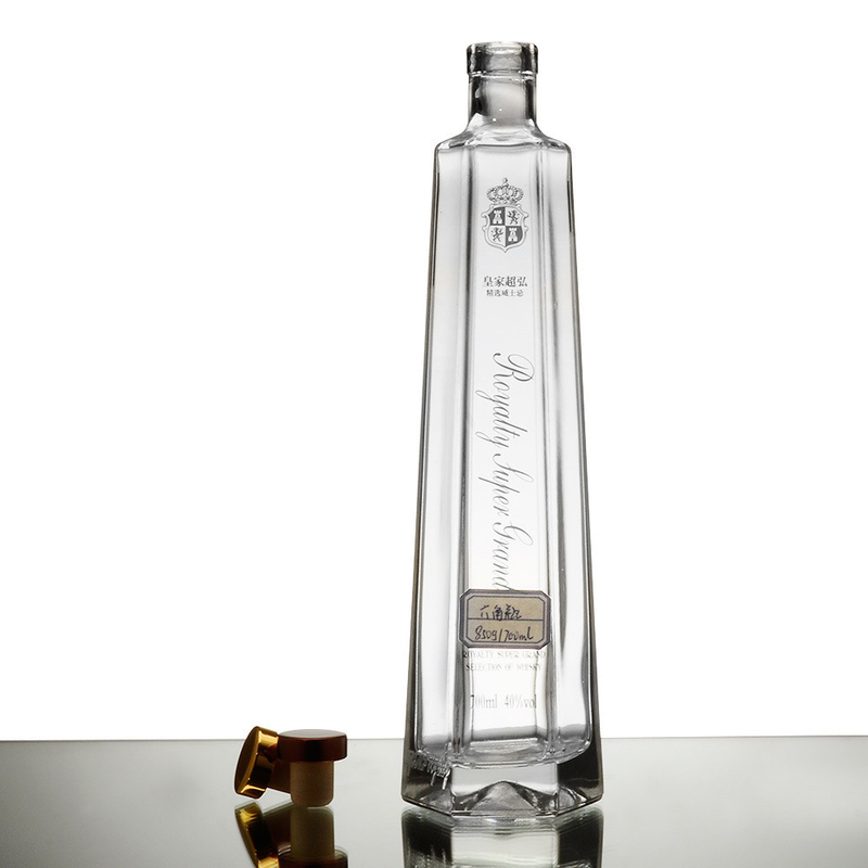 Matériau en verre super silex Bouteille en verre de forme polygonale unique pour le gin spiritueux Vodka Idéal