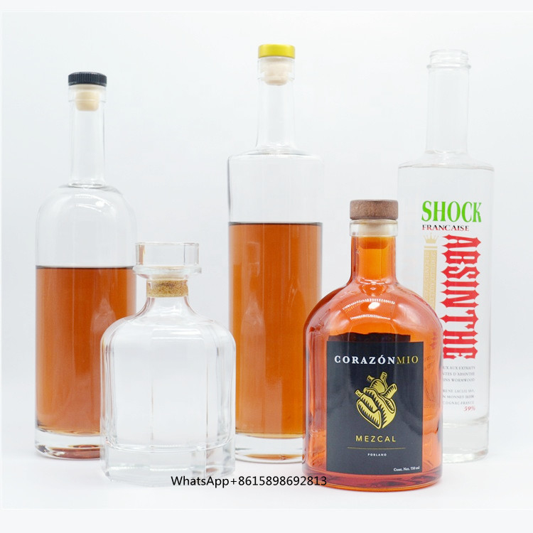 Bouteille en verre de flint blanc supplémentaire 350 ml 500 ml 700 ml 750 ml Vodka Gin Whiskey Liquor Bouteille en verre