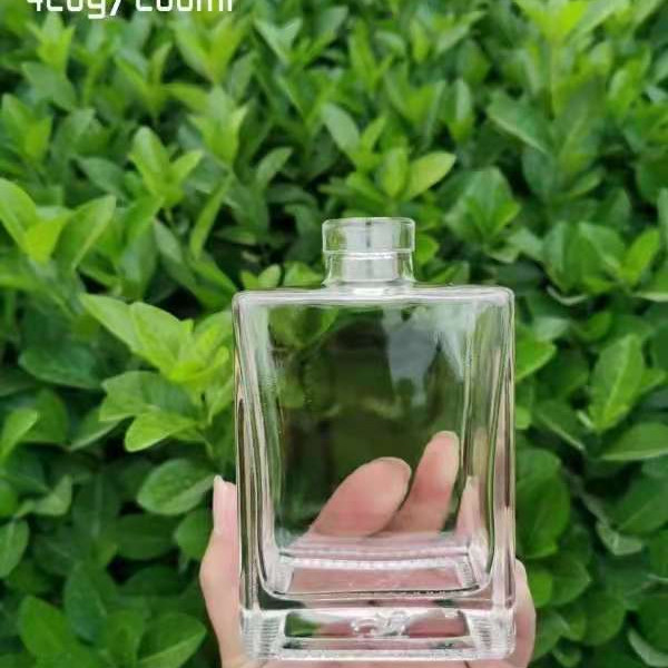 Matériau du collier Super Flint Glass 750 ml Whiskey Vodka Bouteilles d'huile de liqueur avec couvercle en liège