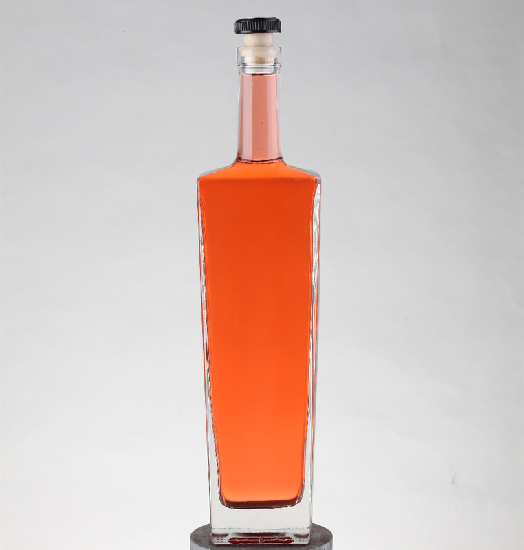 Traitement de surface par estampage à chaud Super Flint Gin de première qualité Vodka 750 ml Bouteille en verre carré FOB