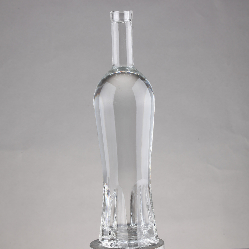 Bouteilles de vodka de 70 cl à 700 ml en verre de super-frit avec base épaisse et type d'étanchéité en liège